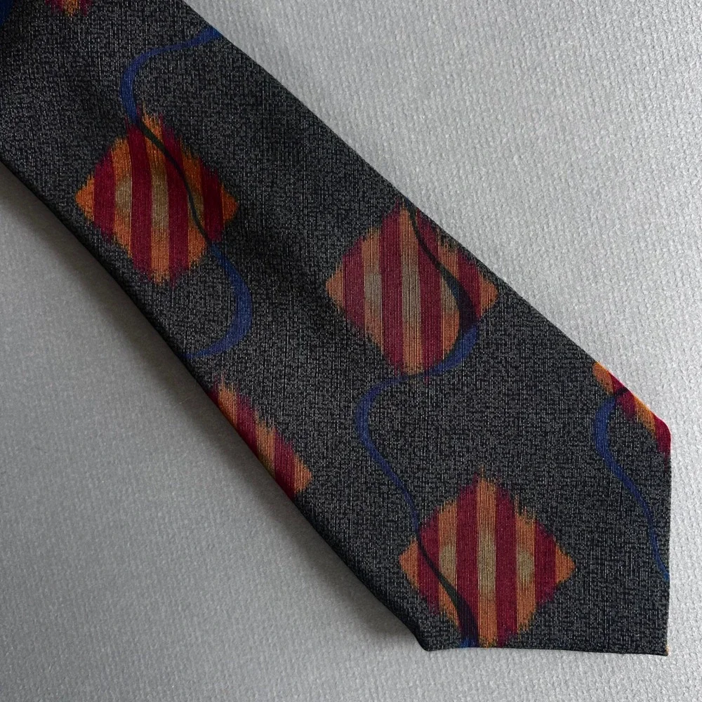 Giorgio Armani Silk Tie Geometric‎ Grey Touch of Red Italy Law Construction